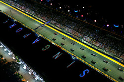 Inicio: Sebastian Vettel, Ferrari SF15-T lider
