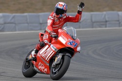 1. Casey Stoner, beim Feiern