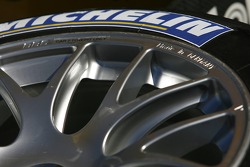 Détail d'une roue et pneu Michelin BBS