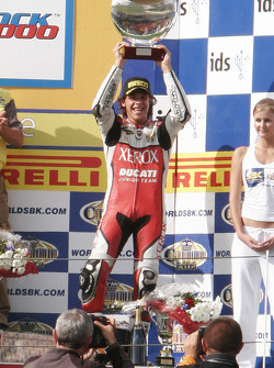 Niccolo Canepa le vainqueur du championnat Superstock 1000
