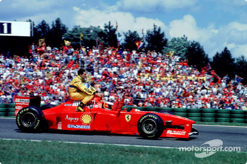 Michael Schumacher gives a ride back to Giancarlo Fisichella