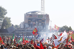 Podium: race winner Lewis Hamilton, Mercedes AMG F1 Team, second place Sebastian Vettel, Ferrari, th