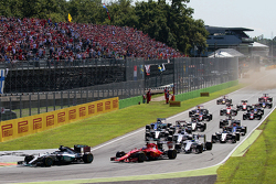 Старт: лидирует Льюис Хэмилтон, Mercedes AMG F1 W06