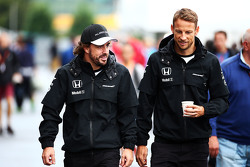 Fernando Alonso, McLaren avec son équipier Jenson Button, McLaren