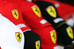 Кепки Ferrari на продажу