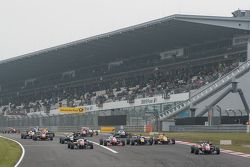 Felix Rosenqvist, Prema Powerteam Dallara F312 - Mercedes-Benz, lidera o pelotão na largada