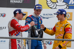 Подиум: победитель гонки - Оливер Роуленд, Fortec Motorsports, второе место - Егор Оруджев, Arden Mo