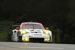 #912 Porsche Team North America Porsche 911 RSR : Jörg Bergmeister, Earl Bamber, Frédéric Makowiecki