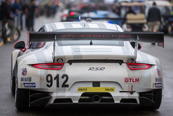 #912 Porsche Team North America Porsche 911 RSR: Jörg Bergmeister, Earl Bamber, Frédéric Makowiecki