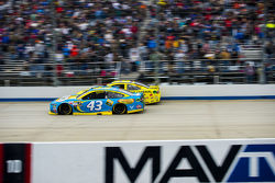 Aric Almirola, Richard Petty Motorsports Ford e Matt Kenseth, Joe Gibbs Racing Toyota