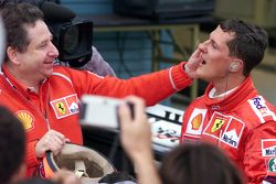 Ganador de la carrera y Campeon del Mundo del 2000 Michael Schumacher, Ferrari con Jean Todt