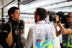 Джолион Палмер, тестовый и резервный пилот Lotus F1 и Френк Монтани, ведущий Canal+