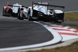 #17 Porsche Team Porsche 919 Hybrid: Timo Bernhard, Mark Webber, Brendon Hartley