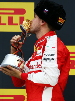 Sebastian Vettel, Ferrari festeggia la sua seconda posizione sul podio