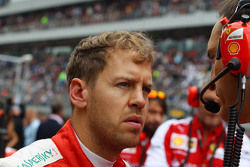 Sebastian Vettel, Ferrari en la parrilla