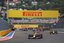 Daniel Ricciardo, Red Bull Racing RB11 en la vuelta de formación