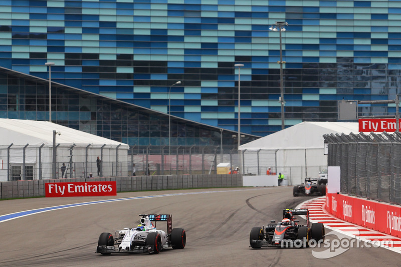 Felipe Massa, Williams FW37 y Jenson Button, McLaren MP4-30