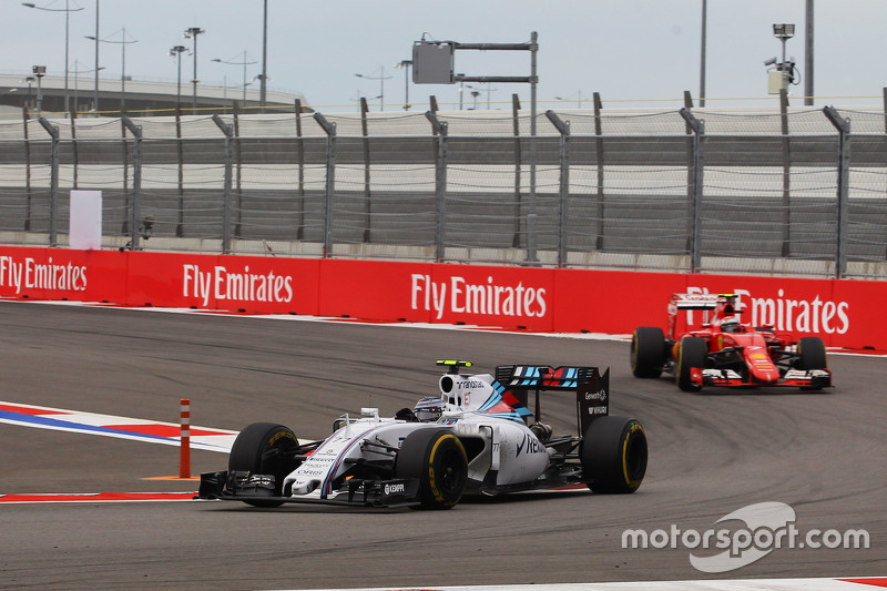 Valtteri Bottas, Williams FW37 y Kimi Raikkonen, Ferrari SF15-T