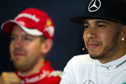 Lewis Hamilton, Mercedes AMG F1 en la conferencia de prensa de la FIA