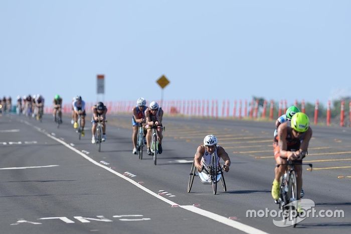 Alex Zanardi compite en el Triatlón Ironman de Hawaii