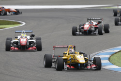 Antonio Giovinazzi, Jagonya Ayam with Carlin Dallara Volkswagen met Jake Dennis, Prema Powerteam Dal