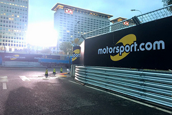 Motorsport.com在北京赛道第三弯的大幅广告