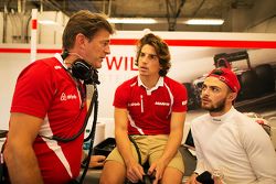 Graeme Lowdon, Manor Marussia F1 Team Jefe ejecutivo con Roberto Merhi, Manor Marussia F1 Team y Wil