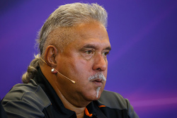 Доктор Виджей Малья, владалец Sahara Force India F1 на пресс-конференции FIA