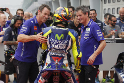 Le troisième, Valentino Rossi, Movistar Yamaha MotoGP, avec Brent Stephens et Bernard Ansiau