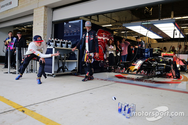 (L to R): Max Verstappen, Scuderia Toro Rosso and team mate Carlos Sainz Jr., Scuderia Toro Rosso pr