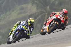 Marc Marquez, Repsol Honda Team; Valentino Rossi, Yamaha Factory Racing