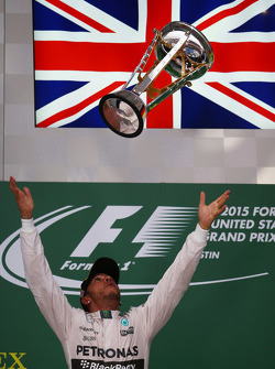 Ganador de la carrera y Campeón del Mundo Lewis Hamilton, Mercedes AMG F1