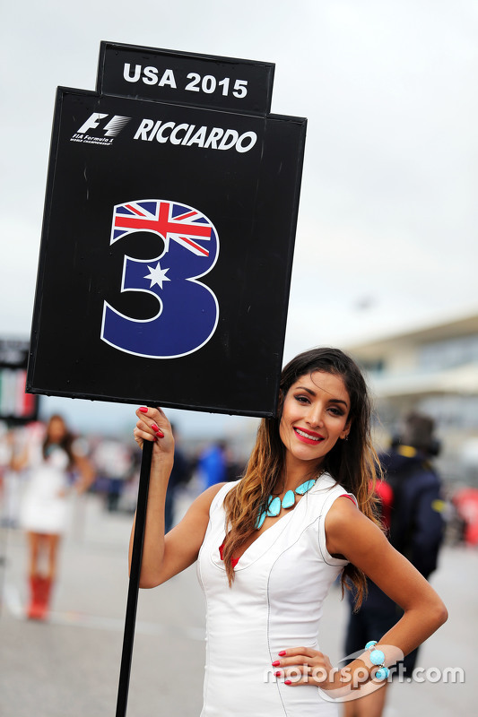 Une charmante Grid Girl pour Daniel Ricciardo, Red Bull Racing