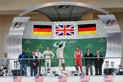 Podio: Ganador de la Carrera y Campeón del Mundo Lewis Hamilton, Mercedes AMG F1, con el segundo lug