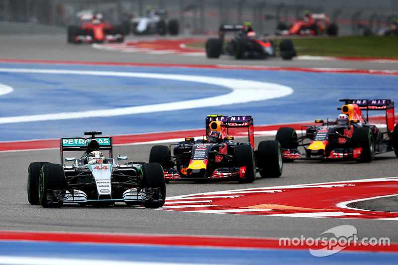 Lewis Hamilton, Mercedes AMG F1 W06 líder al inicio de la carrera