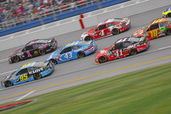 Michael McDowell, Leavine Family Racing Ford; Jamie McMurray, Chip Ganassi Racing Chevrolet; Aric Al