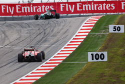 Nico Rosberg, Mercedes AMG F1 W06 lidera a Sebastian Vettel, Ferrari SF15-T