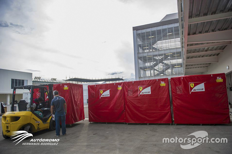 Llegada de equipo de las Escuderías al Autódromo Hermanos Rodríguez