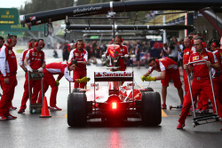 Sebastian Vettel, Ferrari SF15-T in the pits
