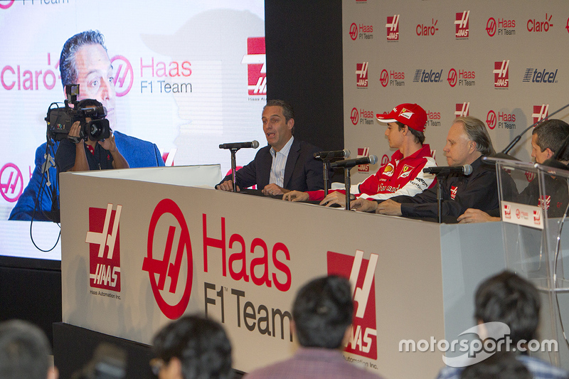 Carlos Slim, President of América Móvil, Esteban Gutiérrez, Haas F1 Team, Gene Haas Owner of the team and Guenther Steiner, Team Director