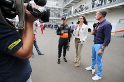 塞尔吉奥·佩雷兹,印度力量车队;苏西·佩瑞(Suzi Perry),BBC F1评述员;大卫·库特哈德