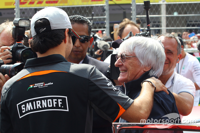 Sergio Perez, Sahara Force India F1 VJM08 met Bernie Ecclestone op de rijdersparade