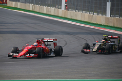 Sebastian Vettel, Ferrari SF15-T e Pastor Maldonado, Lotus F1 E23