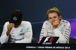 Lewis Hamilton, Mercedes AMG F1 en winnaar Nico Rosberg, Mercedes AMG F1 in de FIA persconferentie