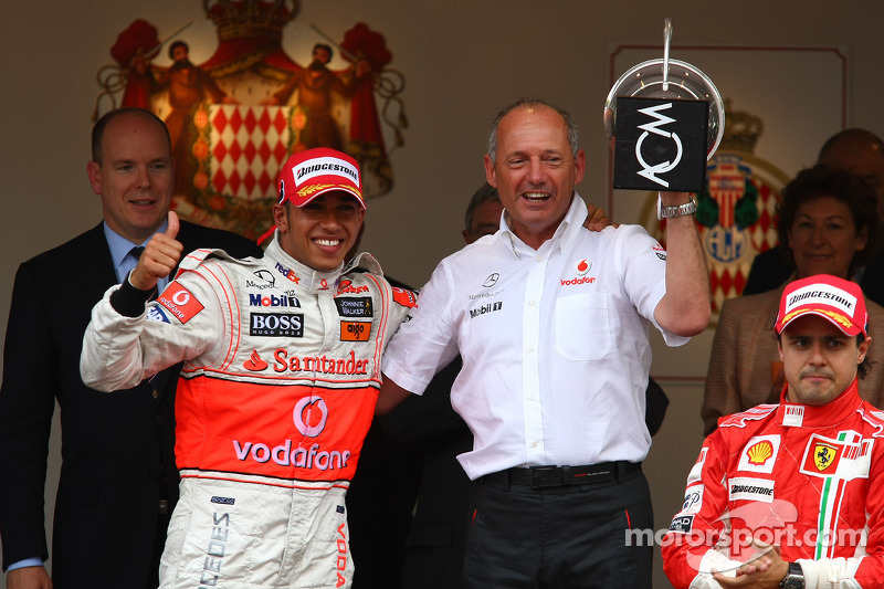 Pemenang balapan GP Monako, Lewis Hamilton, McLaren Mercedes bersama Ron Dennis, McLaren, Team Princ