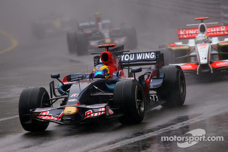 En 2008, el italiano salió y su lugar lo ocupó Sebastien Bourdais, junto a Vettel.