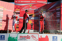 Carrera 1 Pirelli. Primer lugar #55 Scuderia Autoropa Ferrari 458: