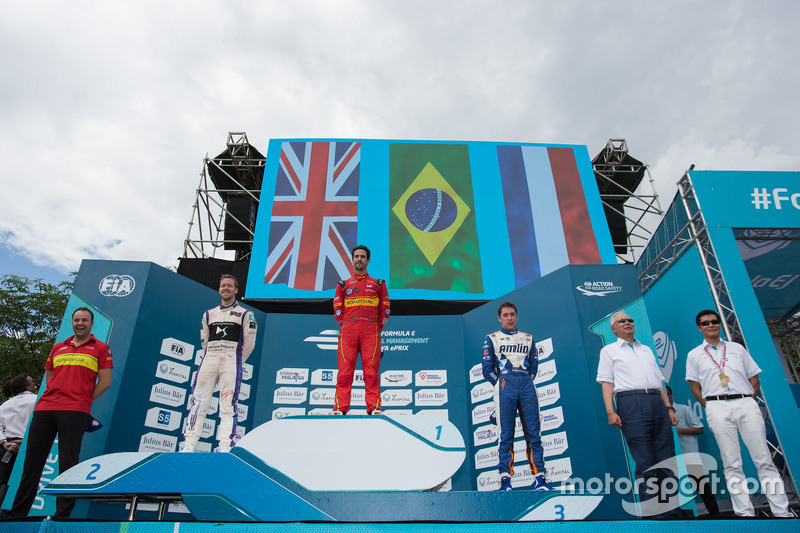 Podium: race winner Lucas di Grassi, ABT Schaeffler Audi Sport, second place Sam Bird, DS Virgin Racing Formula E Team, third place Robin Frijns, Amlin Andretti