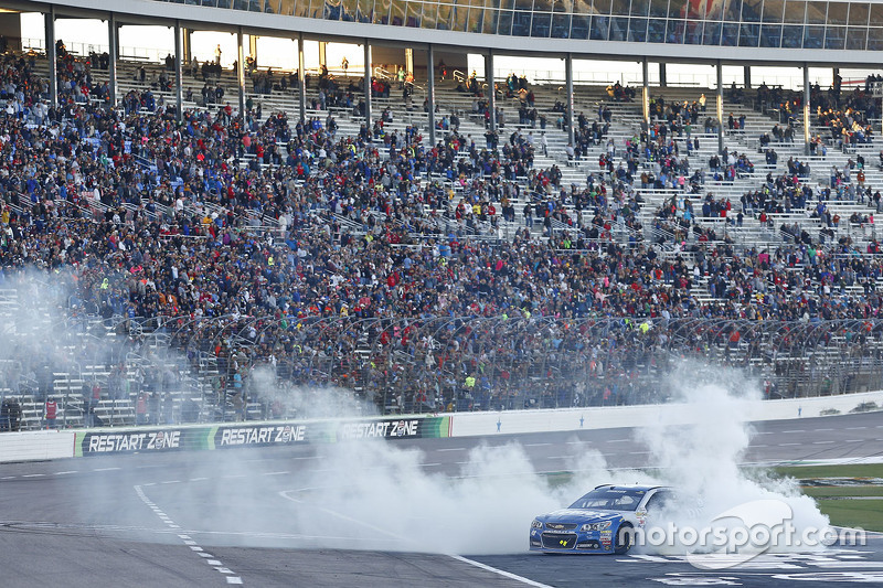 Race winner Jimmie Johnson, Hendrick Motorsports Chevrolet