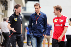 Romain Grosjean, Lotus F1 Team con Alex Wurz, Williams Piloto Mentor / GPDA Presidente y Sebastian Vettel, Ferrari